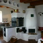 Amenajare bucatarie in stil rustic romanesc
