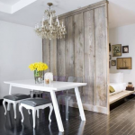 Designer interior intr-o garsoniera mica in stil rustic