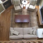Interior designer intr-un living mic