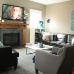 Interior designer intr-un living mic