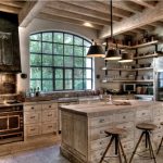 Amenajare bucatarie in stil rustic