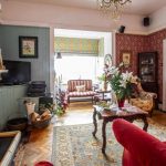 Amenajare living dupa tipul locuintei - la casa cu curte