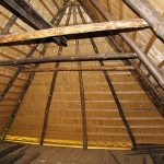 Reabilitarea acoperisului unei case traditionale din lemn, din Maramures;