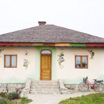Casa traditionala romaneasca din chirpici;