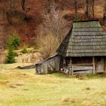 Casa veche din lemn