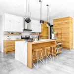 Amenajare bucatarie in stil scandinav, alb, si lemn;