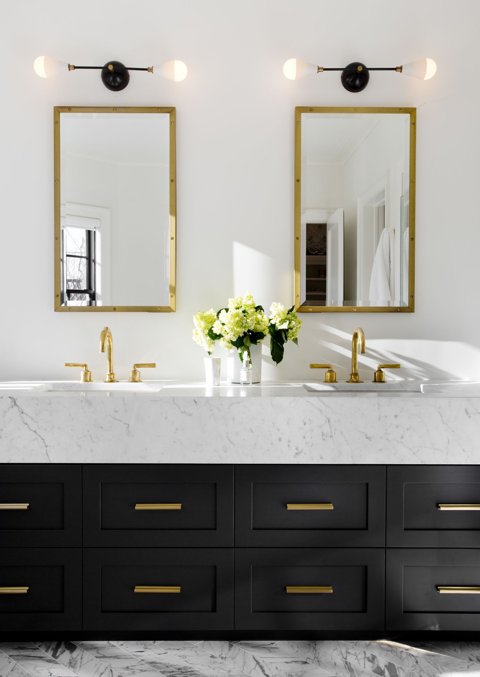 Amenajare baie in stil clasic modern
