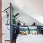 Dormitor mic la mansarda in stil modern scandinav