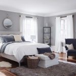 Dormitor in decor alb, gri si taupe