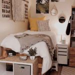 Dormitor ingust accesorizat