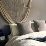 Dormitor in decor gri si taupe