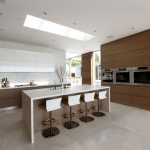 Bucatarie in stil modern gen open space